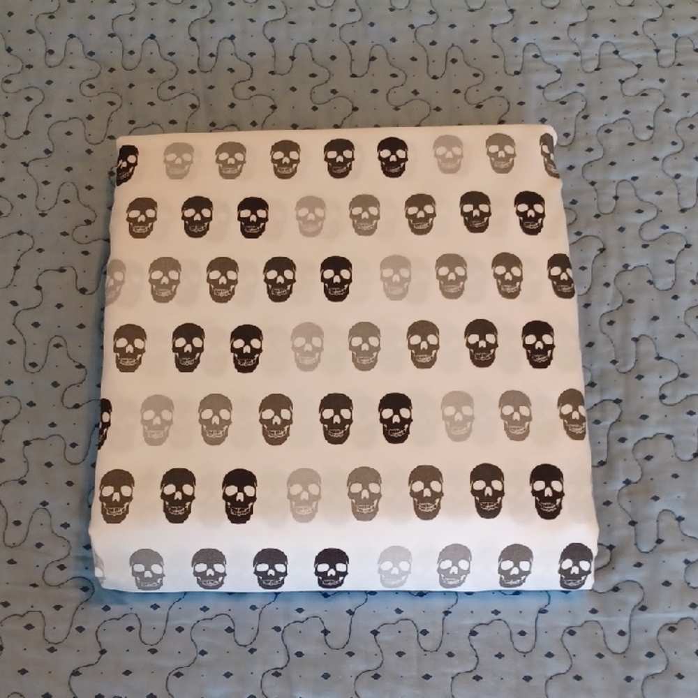 Skull Patterned Bedding Twin XL Flat Sheet - Black and White